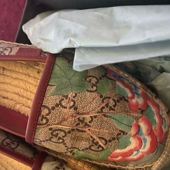 Women Gucci Hummingbird Espadrilles Slip On shoes. Only worn a few times size 8. - Picture 5 of 9